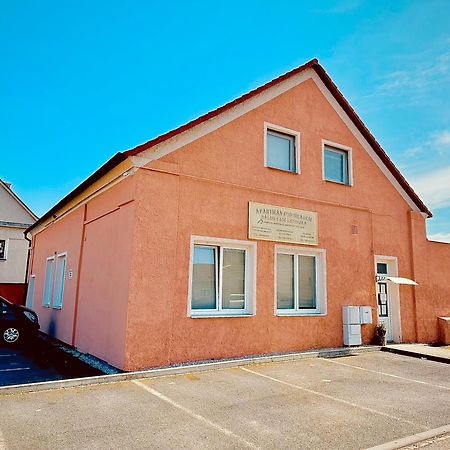 Apartman Pod Hradem Horšovský Týn Exterior foto